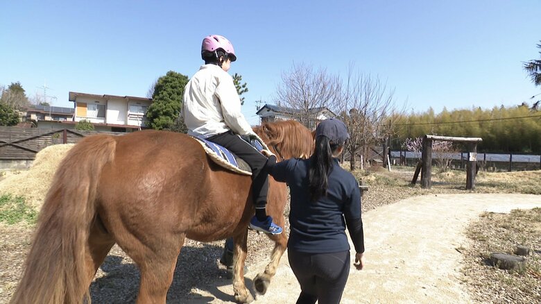 【注目】自閉症など発達障害ある人の成長促す「ホースセラピー」　乗馬で筋力やバランス感覚を鍛える　身体障害・不登校の子ども・健常者にも効果　｜FNNプライムオンライン
