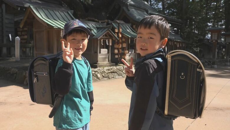 約100人の新1年生がランドセルを背に「勧学祭」　健やかな成長と学業成就、通学の安全など願う　穂高神社で約90年の歴史　長野・安曇野市｜FNNプライムオンライン