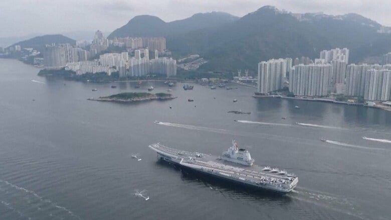 中国初の国産空母「山東」艦隊が初の香港訪問　返還から28年で香港市民の愛国心高めたい狙い　一般市民に公開・乗船可能も｜FNNプライムオンライン