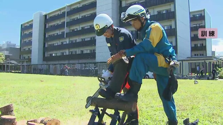 関東大震災から100年　神奈川県の警察学校で「災害警備訓練」　チェーンソーで倒木の切断など学ぶ｜FNNプライムオンライン