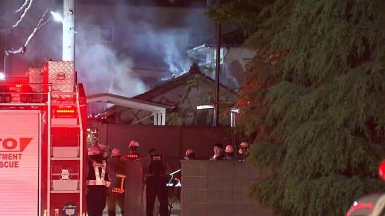 「1階から火が出ている」などと通報…木造平屋建ての住宅が全焼する火事 1人暮らしの64歳男性と連絡取れず｜FNNプライムオンライン