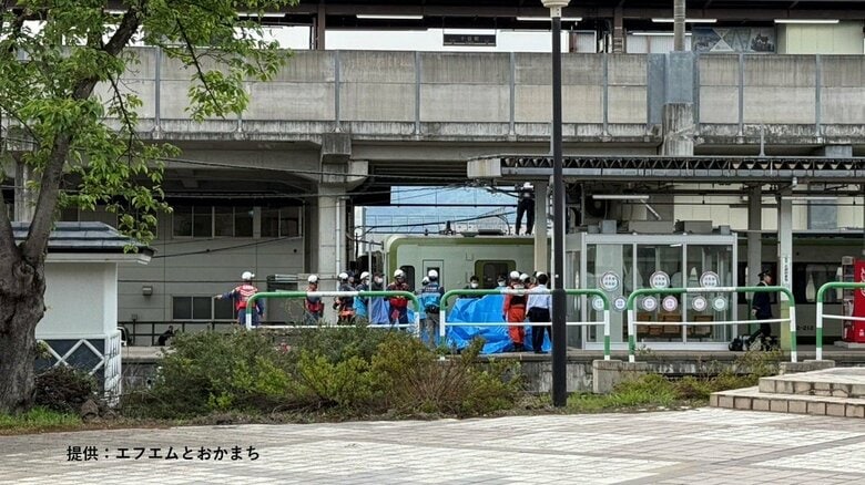 JR十日町駅の列車車両の屋根から40代くらいの男性の遺体発見　後頭部から出血も　利用客から駅員に報告　警察は事件・事故両面で捜査　新潟・十日町市｜FNNプライムオンライン