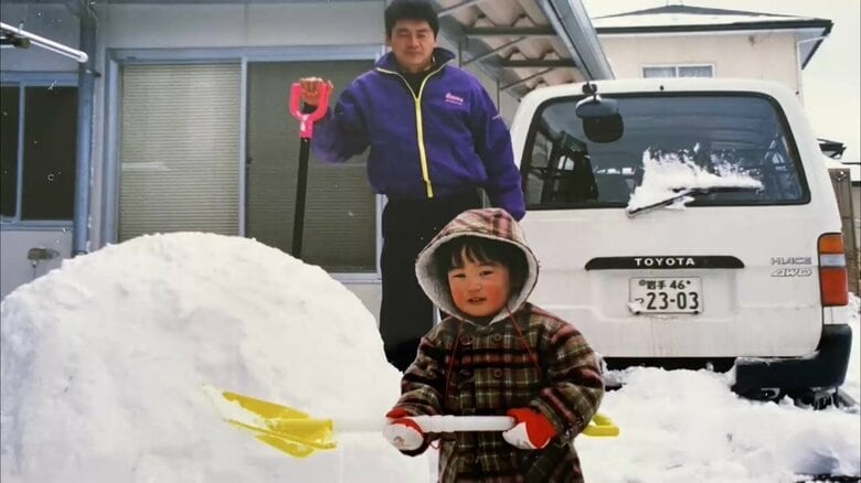 幼いころの佐藤さんと父・正行さん