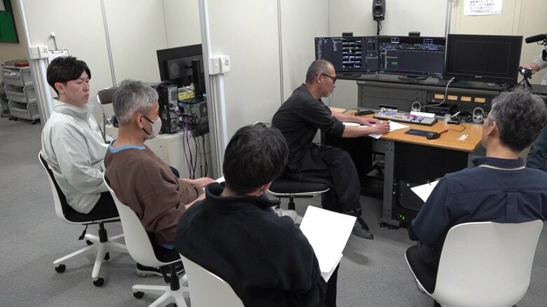 制作局長らによるプレビューで内容をブラッシュアップする