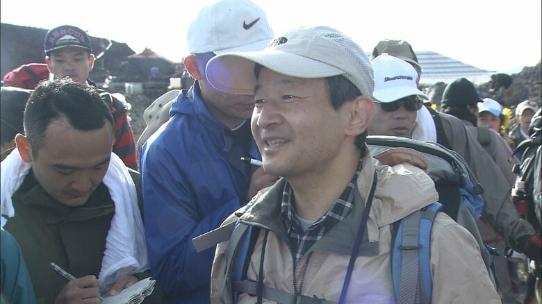 皇太子時代には富士山に登頂し、記者団の前でご感想を述べられた（2008年8月）