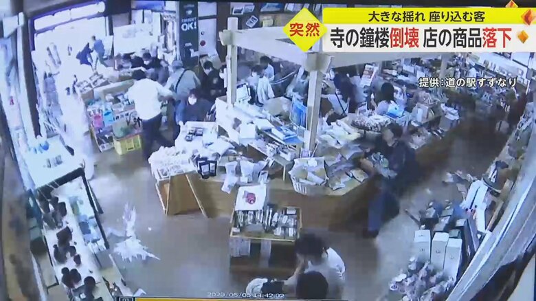 地震発生時の様子　商品が落下し転倒する人も…
