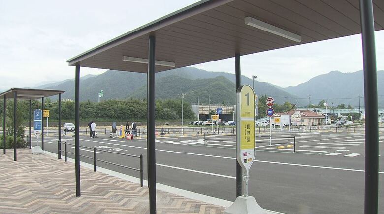 敷地内に設けられたバス停