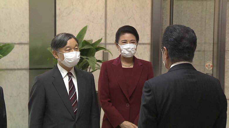 東京競馬場に到着された両陛下