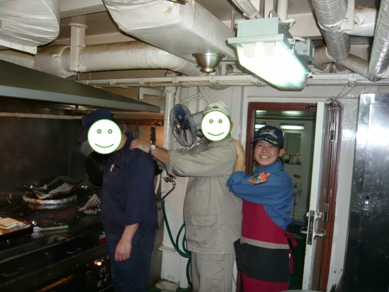 巡視船のキッチン