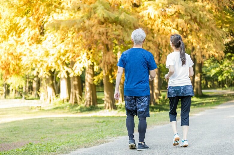健康な髪のため、有酸素運動は年齢を問わず積極的に取り入れて（イメージ）