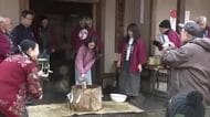 秋田市の神社で年の瀬恒例の餅つき　新たな年の息災願い参加者が力強くきね振る