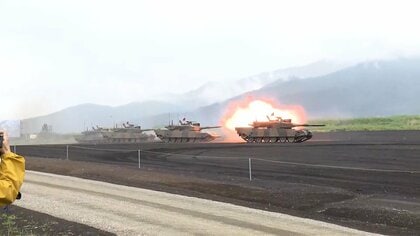 陸上自衛隊が富士総合火力演習　離島に敵が侵攻した想定の訓練で「25式高速滑空弾」を初公開　夜間訓練も実施