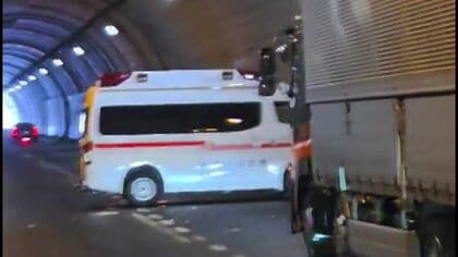 【最新】トンネル内で10代女性患者を搬送中の「救急車」など7台が相次ぎ事故…救急車に乗っていた患者ら3人が病院に搬送されるも意識あり―路面は凍結状態で警察が事故の原因を調査〈北海道小樽市〉