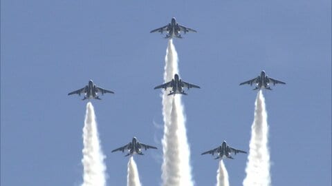 ブルーインパルスが9年ぶりに熊本上空を飛行　熊本地震から10年、復興へ“青い翼でエール”