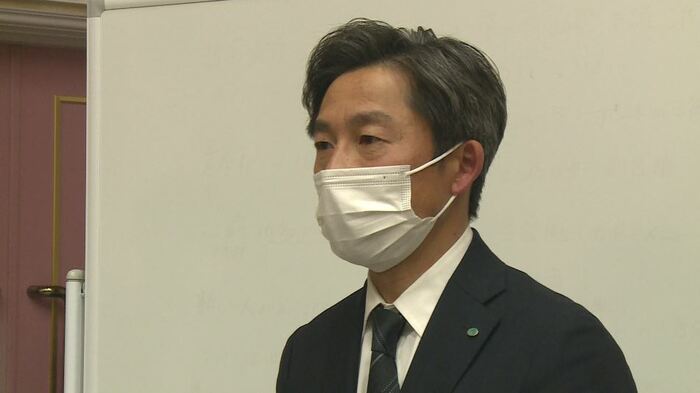 住民説明会後に取材に応じる荻原健司市長(長野市 2月11日)