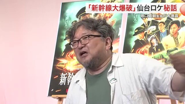 報道陣の囲み取材に応じる樋口監督