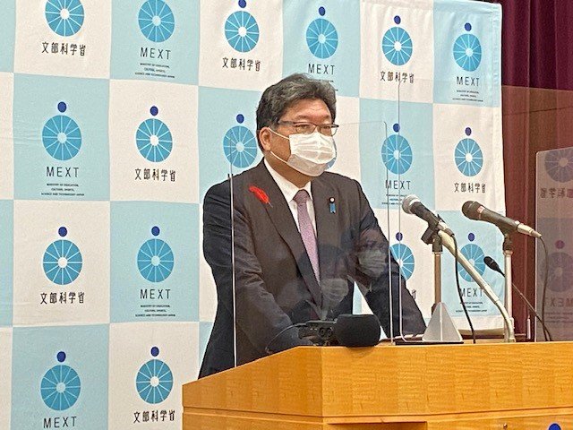 萩生田前文科相は「重く受け止めている」と語った