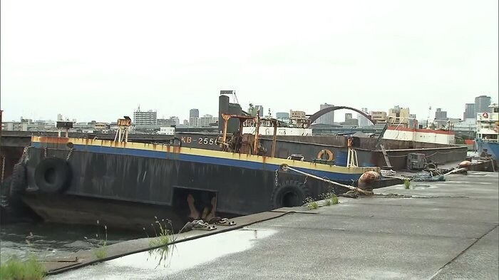 停泊船のタンク内で3人死亡 酸欠か 水をくみ上げ作業中