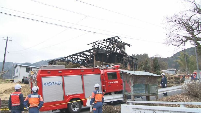未明に住宅全焼　焼け跡から2人の遺体　住人の70代夫婦と連絡取れず　長野・大桑村｜FNNプライムオンライン