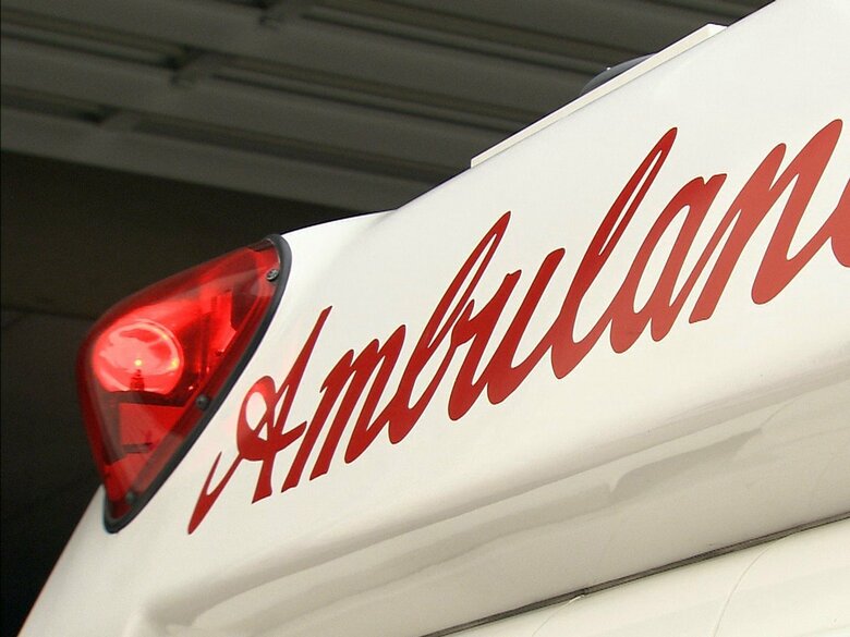 未明に住宅全焼　男女3人を救急搬送　住人と帰省中の親族の男性　避難も煙吸い込む　　｜FNNプライムオンライン