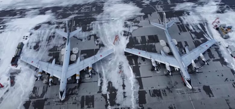 Tu-95MSベアH大型爆撃機(ウクライナの東、エンゲルス空軍基地所属)(ロシア国防省公式YouTubeより)