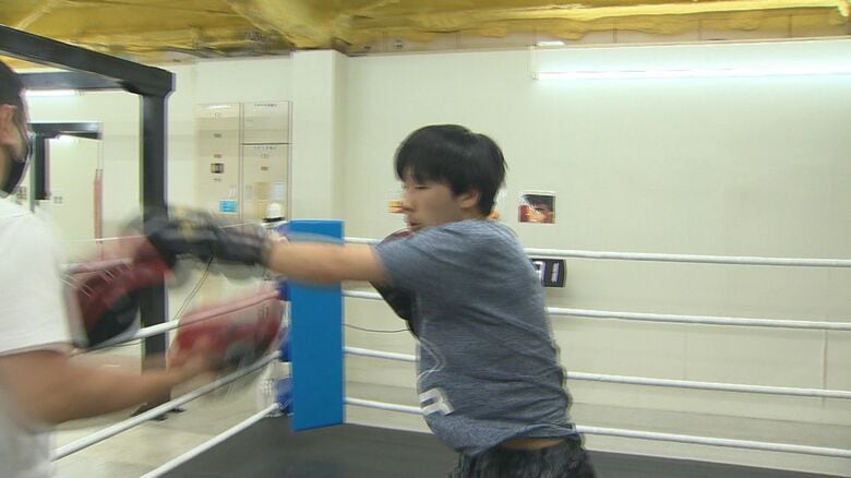 最大の武器は左ストレート