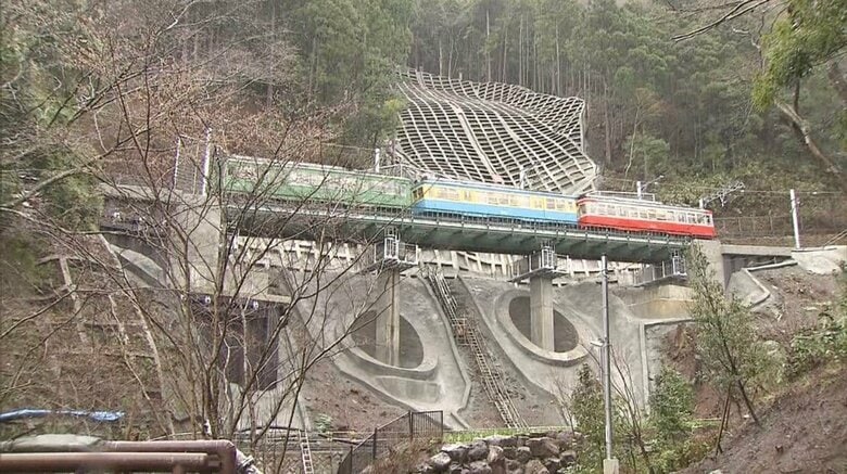 104号-106号と連結して走る109号