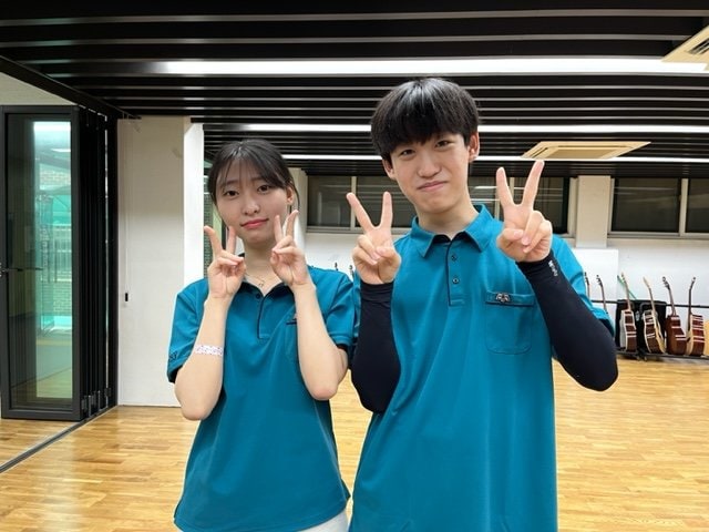 インタビューしたパク・ソハさん（左）とチェ・ジオさん（右）