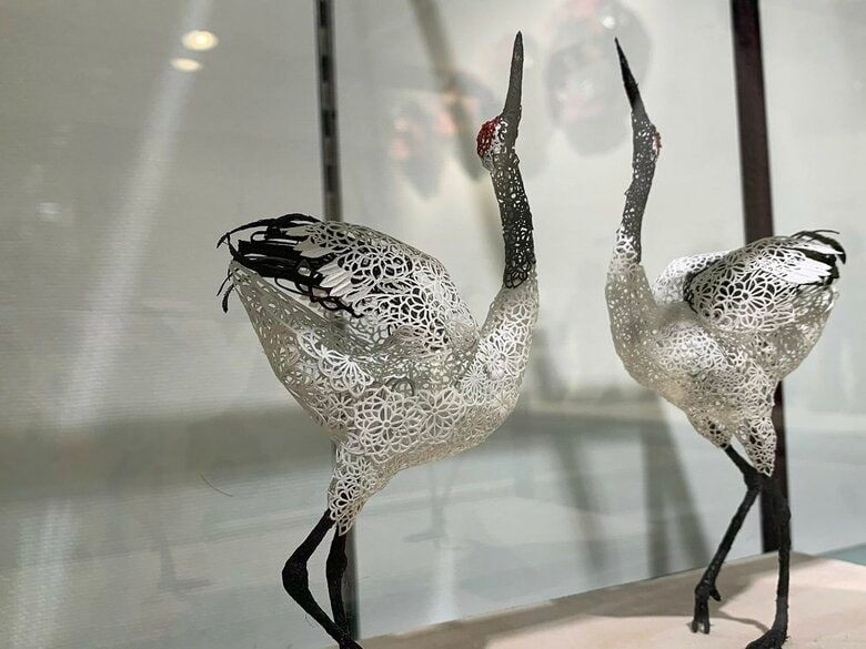 2羽の鶴がモチーフの「番」