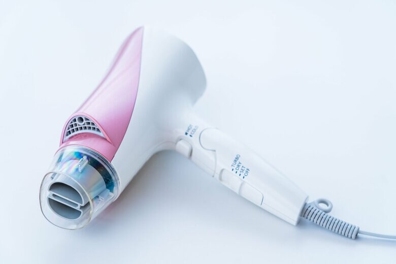 “ベイクアウト”は家庭にあるドライヤーでできる（画像はイメージ）