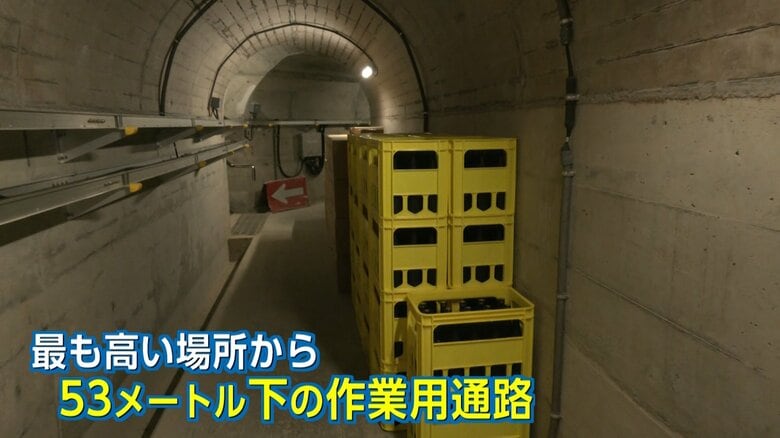 日本酒が並べられたのはダム内の通路