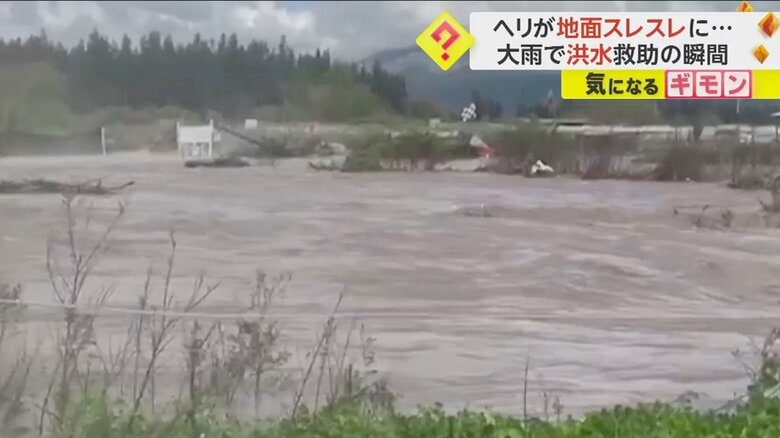 豪雨による洪水の影響で街は、辺り一面泥水に浸かった