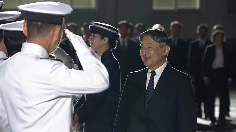 硫黄島を後にされる天皇皇后両陛下