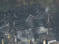 住人とみられる50代女性を搬送…岐阜県御嵩町の木造住宅で火事 消火活動続く 女性の長男は外出中で無事