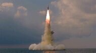 北朝鮮 ミサイル発射の写真公開 潜水艦から打ち上げ