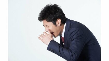 「ハクション！」音が出ないように“くしゃみ”を我慢しても大丈夫? 方法を間違えると危険も…医師に聞いた