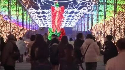 アリーナ周辺に“冬の夜のにぎわい”到来　多くの家族連れらが「クリスマスマーケット」楽しむ【香川】