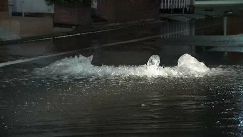 関東の広範囲で最大震度5弱　転倒などで9人けが　水道管破裂で大量の消化剤噴出も