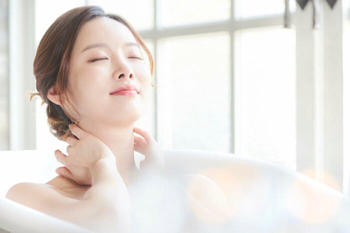 体が軽くなることで自然と筋肉もほぐれる(画像はイメージ)