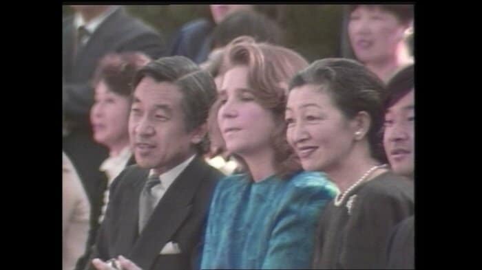 スペイン・エレナ王女と一緒に古式馬術をご覧になる両陛下と皇太子さま