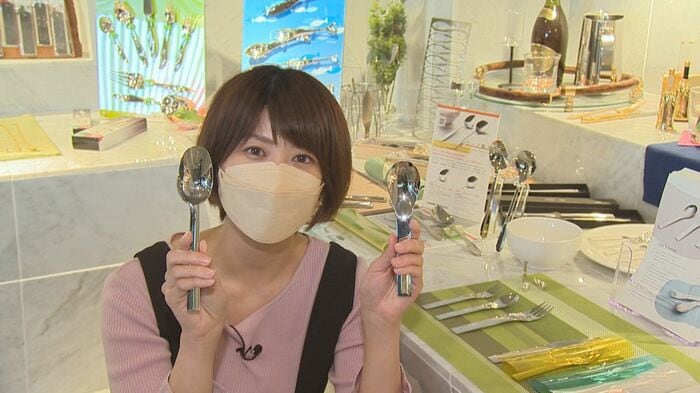 小さいサイズのASSAR(右)