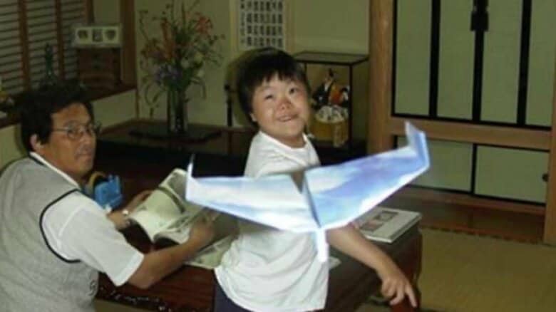 大好きだった“紙飛行機” 白血病のため9歳で亡くなった男の子の思いを乗せて…みんなを笑顔に【佐賀発】｜FNNプライムオンライン