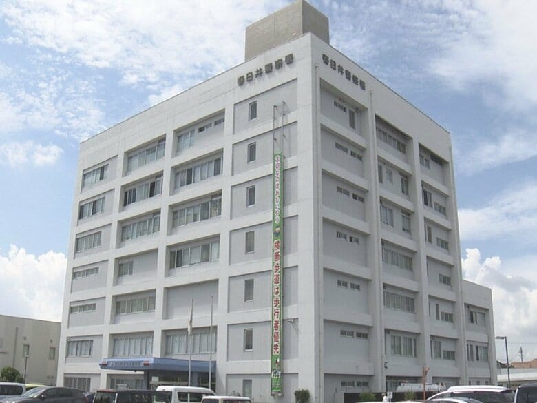 後ろからわざと追突か…駐車場で軽自動車に自転車をぶつけ修理代金として4千円詐取の疑い 64歳無職の男を逮捕｜FNNプライムオンライン