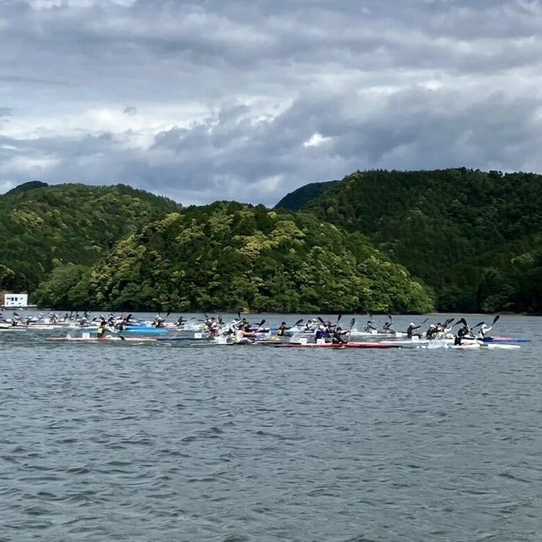 【速報】カヌー大会で事故　強風により約40艇が転覆　6人が搬送　京都・久美浜湾｜FNNプライムオンライン