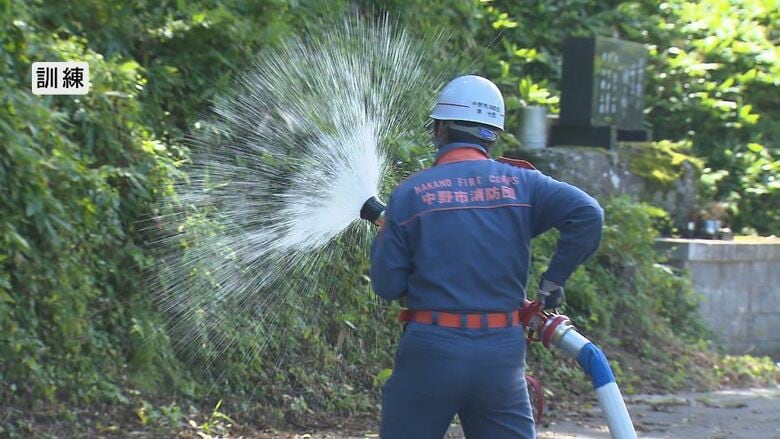 「秋、冬にかけて危険が高まる」大規模山林火災の教訓を踏まえ消防団員らが訓練　岩手・大船渡市では平成以降国内最大の3370haが消失｜FNNプライムオンライン