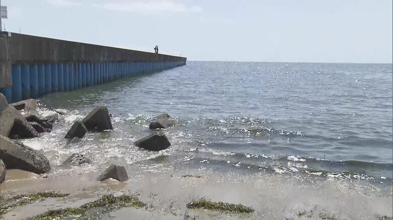 “潮の流れ”が影響か…　現場を知る人「引き潮時は沖へ沖へと」 以前海水浴場だった海岸で中学生が溺れて死亡｜FNNプライムオンライン