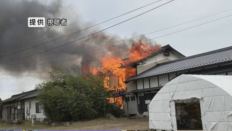 「煙の熱風が風にあおられ…」松本市で住宅火災　出火当時、住人4人は外出｜FNNプライムオンライン
