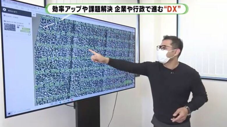 ドローン映像を説明する池谷社長