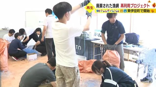 金属を取り除く作業