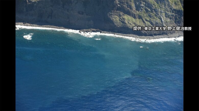 北硫黄島の周りでは海水の変色が確認されていた（2018年撮影）